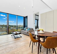 Luxury and Right next to the Central station  Shopping Center - New Castle Holiday