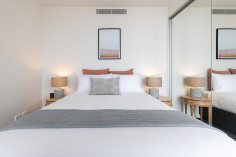 Luxury Beachfront Apartment In Newcastle - New Castle Holiday 3