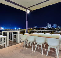 Luxury Darwin City Lights Jacuzzi Central Location Large House New Furnishings - New Castle Holiday
