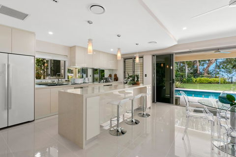 Luxury Living On The Beachfront - New Castle Holiday 2