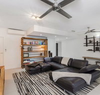 Luxury Pool Side Apartment in Beachfront Resort - New Castle Holiday