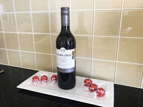 Luxury Waterfront Maroochydore Free Wine Netflix Parking - New Castle Holiday 3