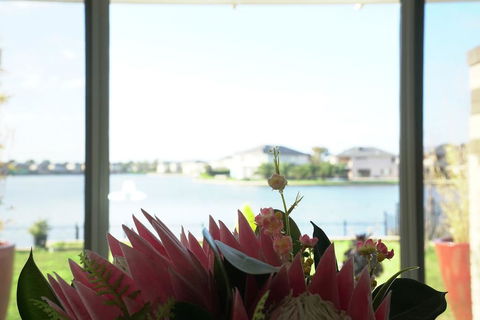 Luxury Waterfront Villa In Sanctuary Lakes - New Castle Holiday 3
