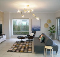 Luxury Waterfront Villa in Sanctuary Lakes - New Castle Holiday
