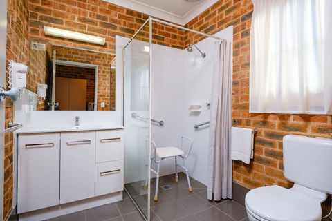 Lydoun Motel - New Castle Holiday 1