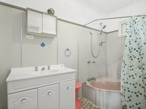 LYDSTEP BILINGA, QLD - New Castle Holiday 2