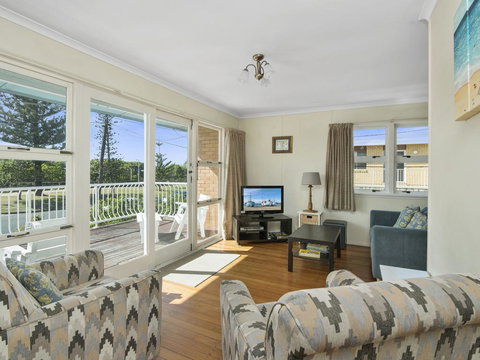 LYDSTEP BILINGA, QLD - New Castle Holiday 3