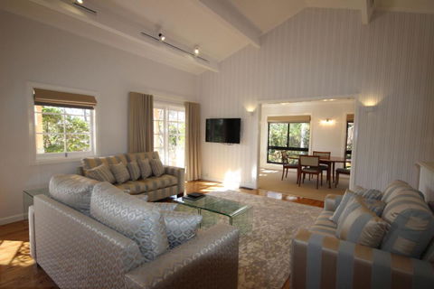 Lynwood - New Castle Holiday 3