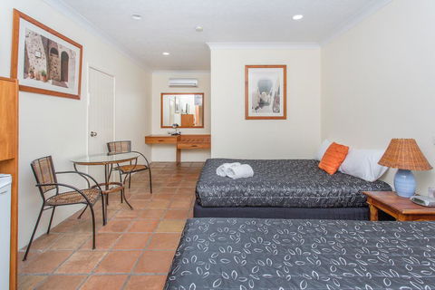Mackay Rose Motel - New Castle Holiday 2