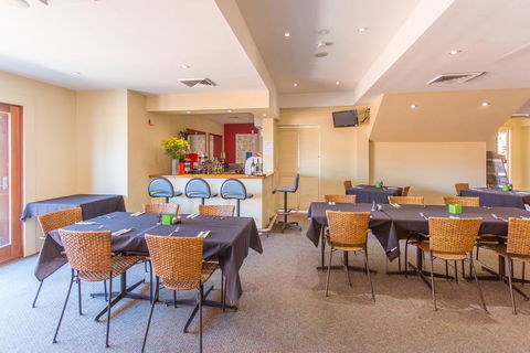 Mackay Rose Motel - New Castle Holiday 1