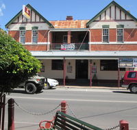 Maclean Hotel - New Castle Holiday