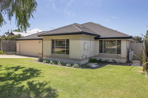 Macs Manor - New Castle Holiday 1