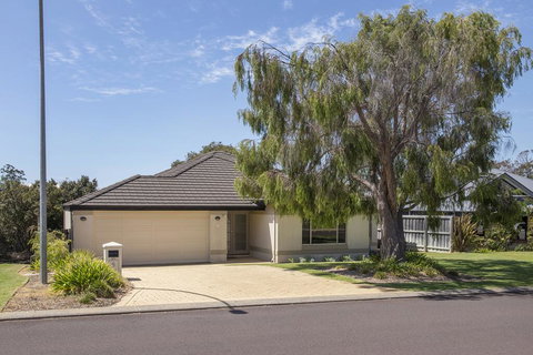 Macs Manor - New Castle Holiday 0