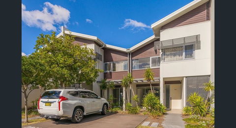 Magenta Shores 3 Bedroom Villa - New Castle Holiday 3