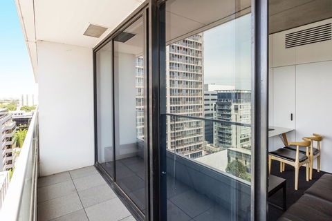 Magnificent Apartment With Spa In Melb - New Castle Holiday 1