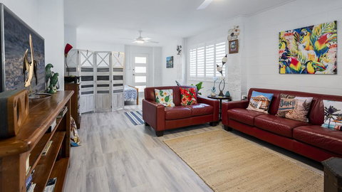 Mahalo - New Castle Holiday 1