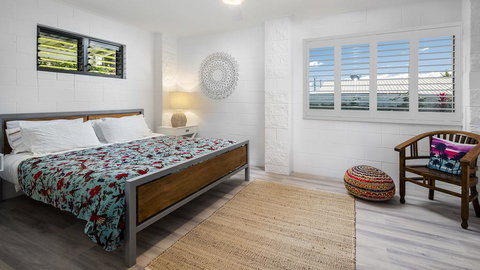 Mahalo - New Castle Holiday 3