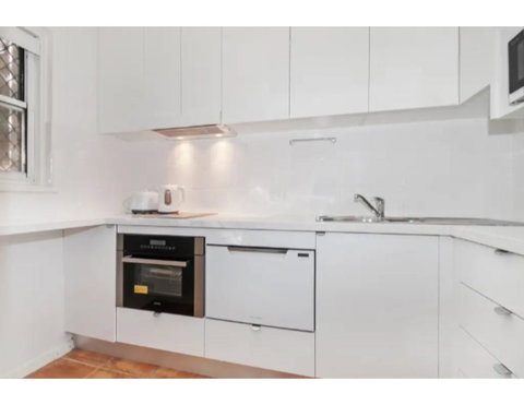 Manly Tranquil Escape - Modern Flat With Pool - New Castle Holiday 1