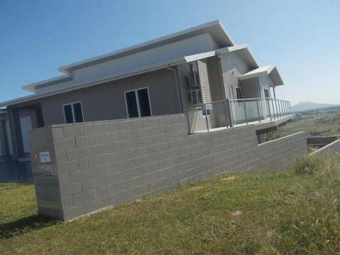 Margs Bed And Breakfast - New Castle Holiday 0