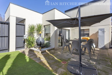 Marilyns Place: Private + Spacious + Central - New Castle Holiday 1