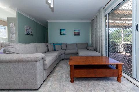 Marine Drive, 32 - New Castle Holiday 1