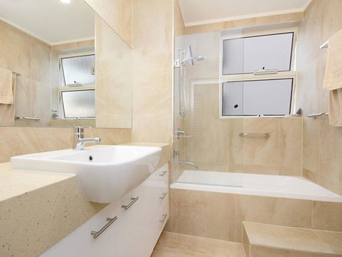 Mariner Cove 1 - 2 BDRM Apt On Parkyn Pde - New Castle Holiday 3