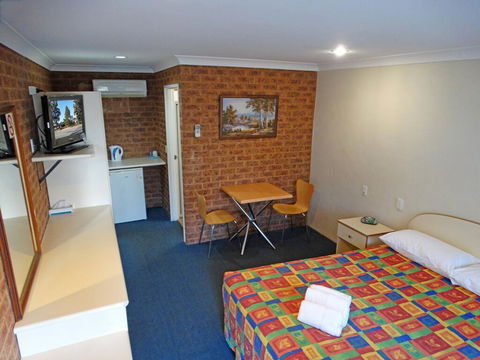 MAS Country Colonial Motor Inn - New Castle Holiday 1
