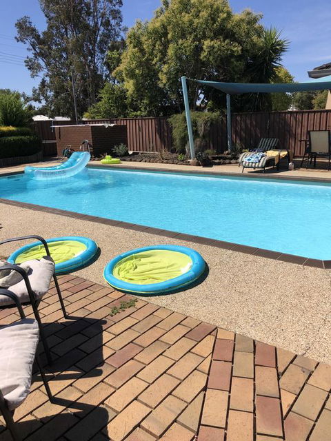 Maudie Bells - New Castle Holiday 0