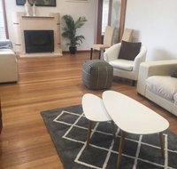 Melbourne delightful  comfortable home. Sleeps 10. Walk to train. 17 km from CBD. - New Castle Holiday