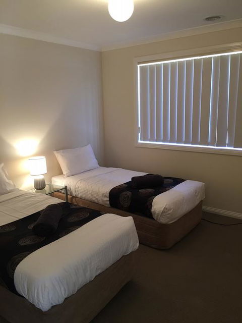 Melton Apartments - New Castle Holiday 3