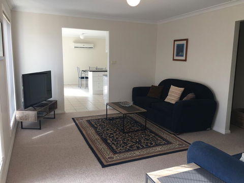 Melton Apartments - New Castle Holiday 1