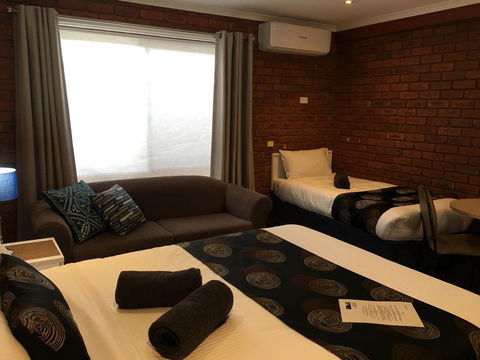 Melton Motor Inn And Apartments - New Castle Holiday 1