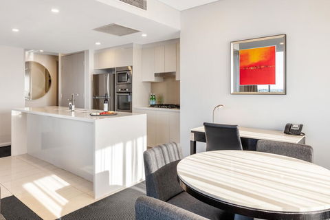 Meriton Suites Zetland - New Castle Holiday 3