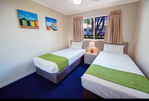 Mermaid Beach Apartment - New Castle Holiday 2