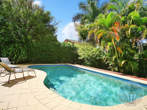 Meta 43 - New Castle Holiday 0