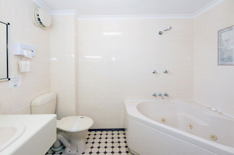 Mid City Motor Inn - New Castle Holiday 1