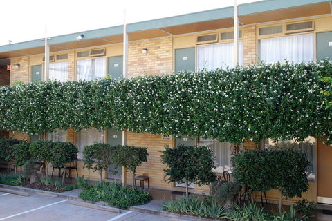 Mid City Motor Inn Queanbeyan - New Castle Holiday 1