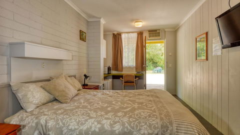 Millers Cottage Motel - New Castle Holiday 2