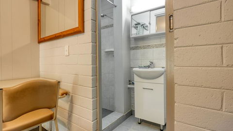 Millers Cottage Motel - New Castle Holiday 1