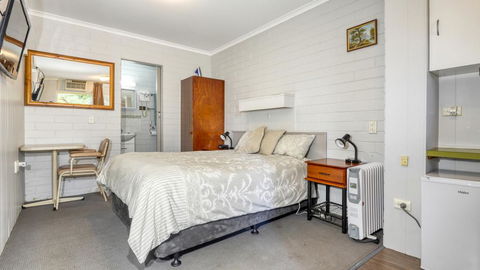 Millers Cottage Motel - New Castle Holiday 3