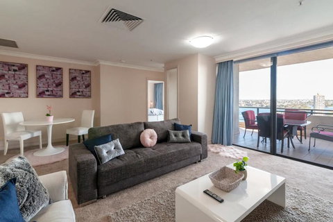 Milsons Point Apartment With Harbour Bridge Views - New Castle Holiday 1