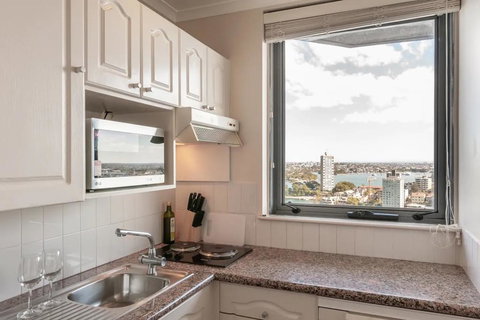 Milsons Point Apartment With Harbour Bridge Views - New Castle Holiday 3