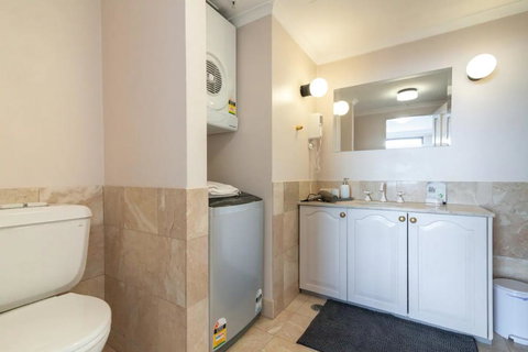 Milsons Point Apartment With Harbour Bridge Views - New Castle Holiday 2