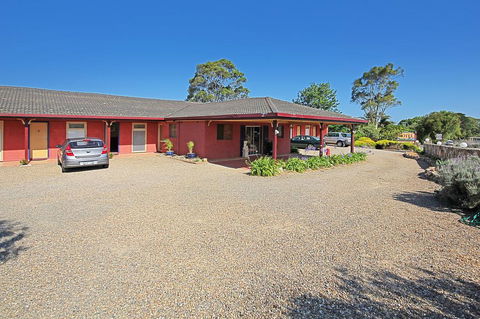 Milton Village Motel - New Castle Holiday 2