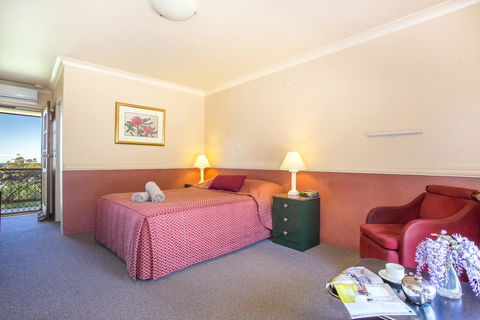 Milton Village Motel - New Castle Holiday 1