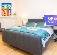 Minutes from the beach shops and parks Free - Wifi - Nespresso - Netflix - New Castle Holiday