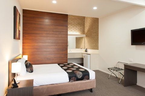 Mitchell On Main - New Castle Holiday 3