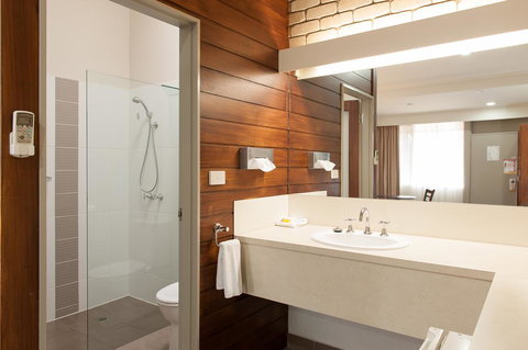 Mitchell On Main - New Castle Holiday 2