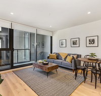 Modern apartment with balcony near Kings Domain - New Castle Holiday