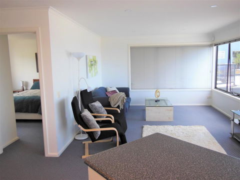 Modern Hobart Apartment With Stunning Views - New Castle Holiday 3